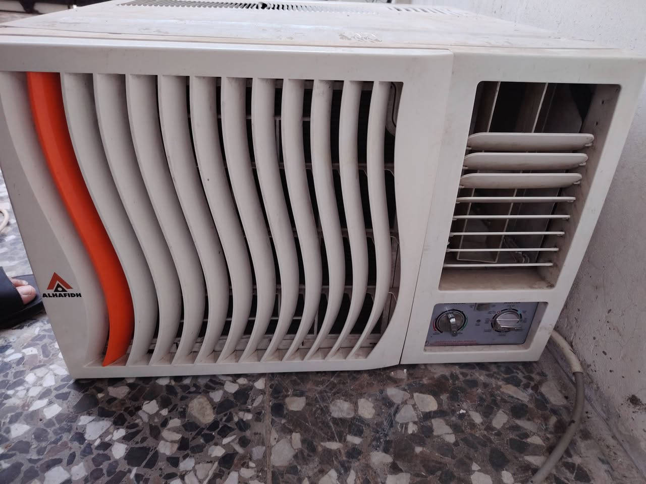 مكيف طنين حار بارد الحافظ مشحون فقط والباقي كله بلادي ضمان اسبوع السعر 225 قفل العنوان زعفرانية اربع شوارع ***********
