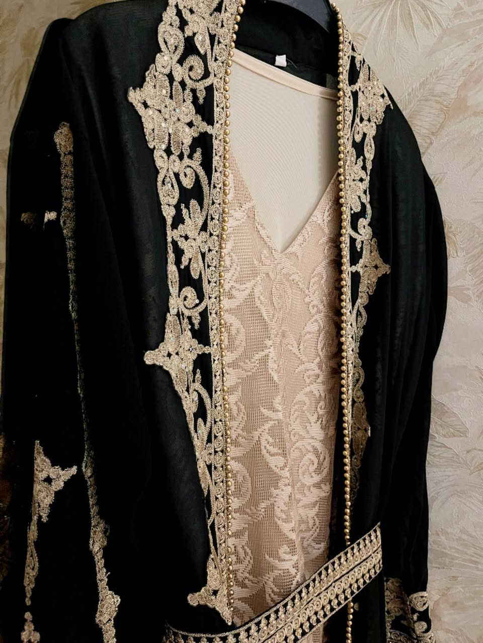 السلام عليكم قفطان 3 قطع فستان وبشت وحزام اخذته من مكه ب150 اريده 50 قفل عدي توصيل لكل العراق ب 3 مرهم رجعي بيد المندوب قياس 2 اكس يلبس حسب الوزن


**إذا كنت صاحب هذا الإعلان وتريد حذفه لأي سبب، رجاءا أرسل رسالة إلى الدعم الفني**