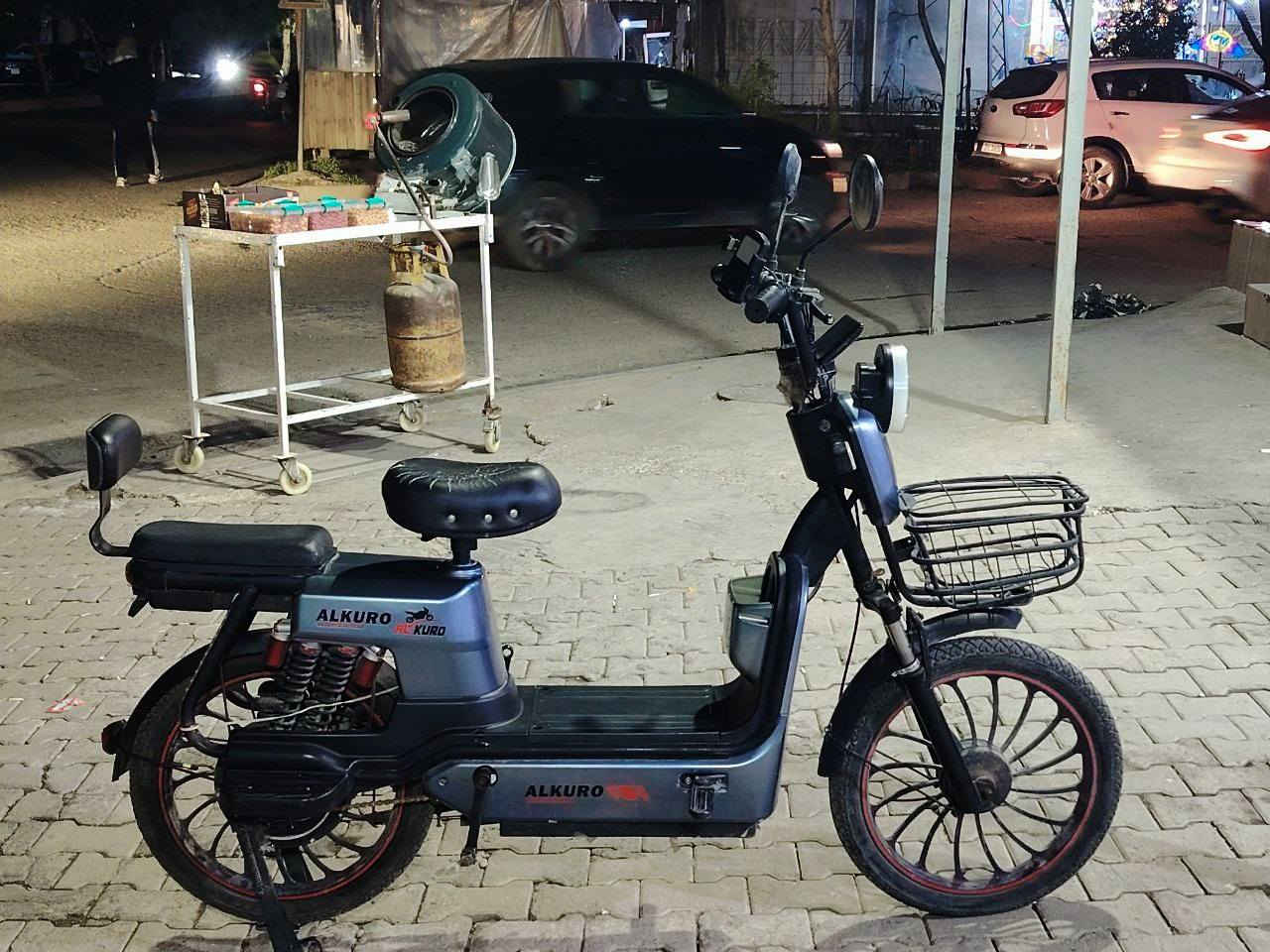 بايسكل شحن للبيع AL KURO موديل 2024
بايسكل نضيف اربع بطاريات دبل سويج بصمه كارت فقط بي ضعف شوي بل بطاريه تمشيك وب ما يبدل كير اول بس ثاني ثالث مثل ما موضح بل تصوير سعره 250 بي مجال تواصل خاص


**إذا كنت صاحب هذا الإعلان وتريد حذفه لأي سبب، رجاءا أرسل رسالة إلى الدعم الفني**