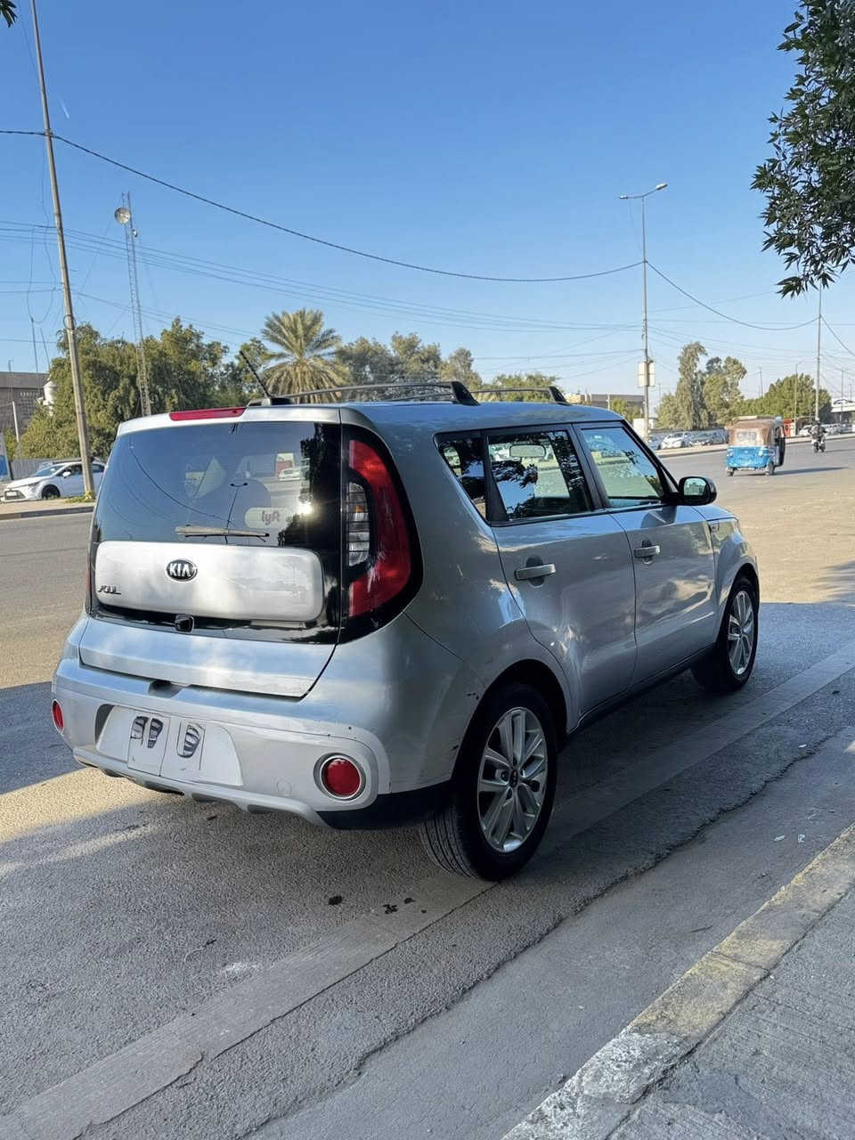 سلام عليكم صول مديل 19
رقم اربيل ماشيه ٤٠ الف
حجم المكينه ٢٠٠٠ 
بيه 3 قطع صبغ فقط بدون ايرباك بدون داوخل 
السعر ١١٣ وبيه مجال 
مكان بغداد سيديه 
***********
