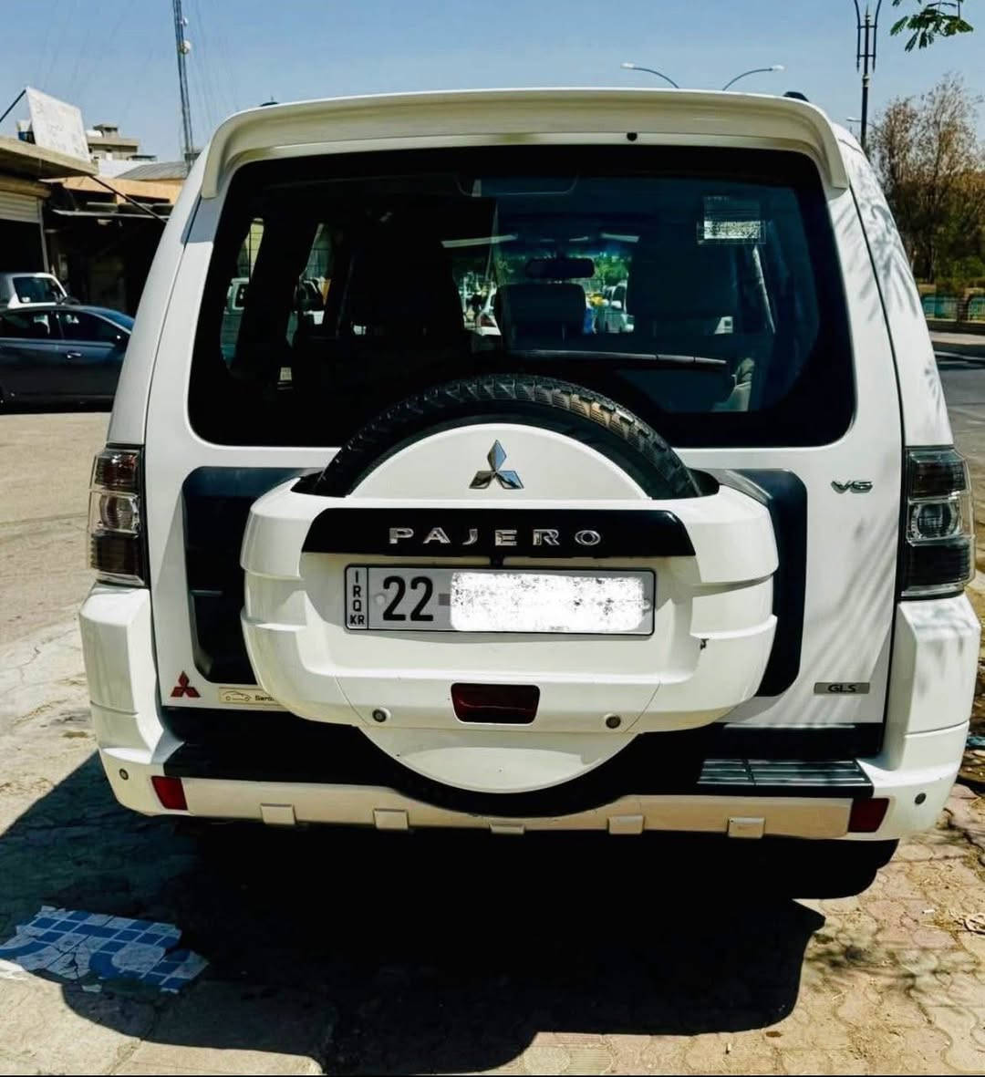 باجيرو للبيع
موديل 2013 اللون ابيضّ ثلجي 
مكينه 3500 
سقف سلايد Aux
مراي شفط 
كشن سائق كهربائي 
رقم سليمانيه سنويه ورقم جديد لنهايه 2028 
صدر وحداديه مكفول باتري جديد 
تبريد تدفئه كله شغال 
طخم تاير جديد 
تبديل جامرلغ وبونيد وشبر بارد 
محرك مفتوح شرط لا صرف لا تبخير 
السعر 140 وبيه مجال شرط تحويل 
للاتصال عل الرقم ***********
