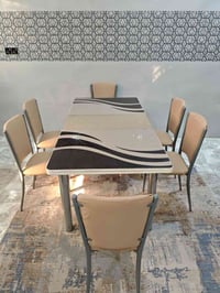 ميز طعام • ٦ كراسي • نضيف