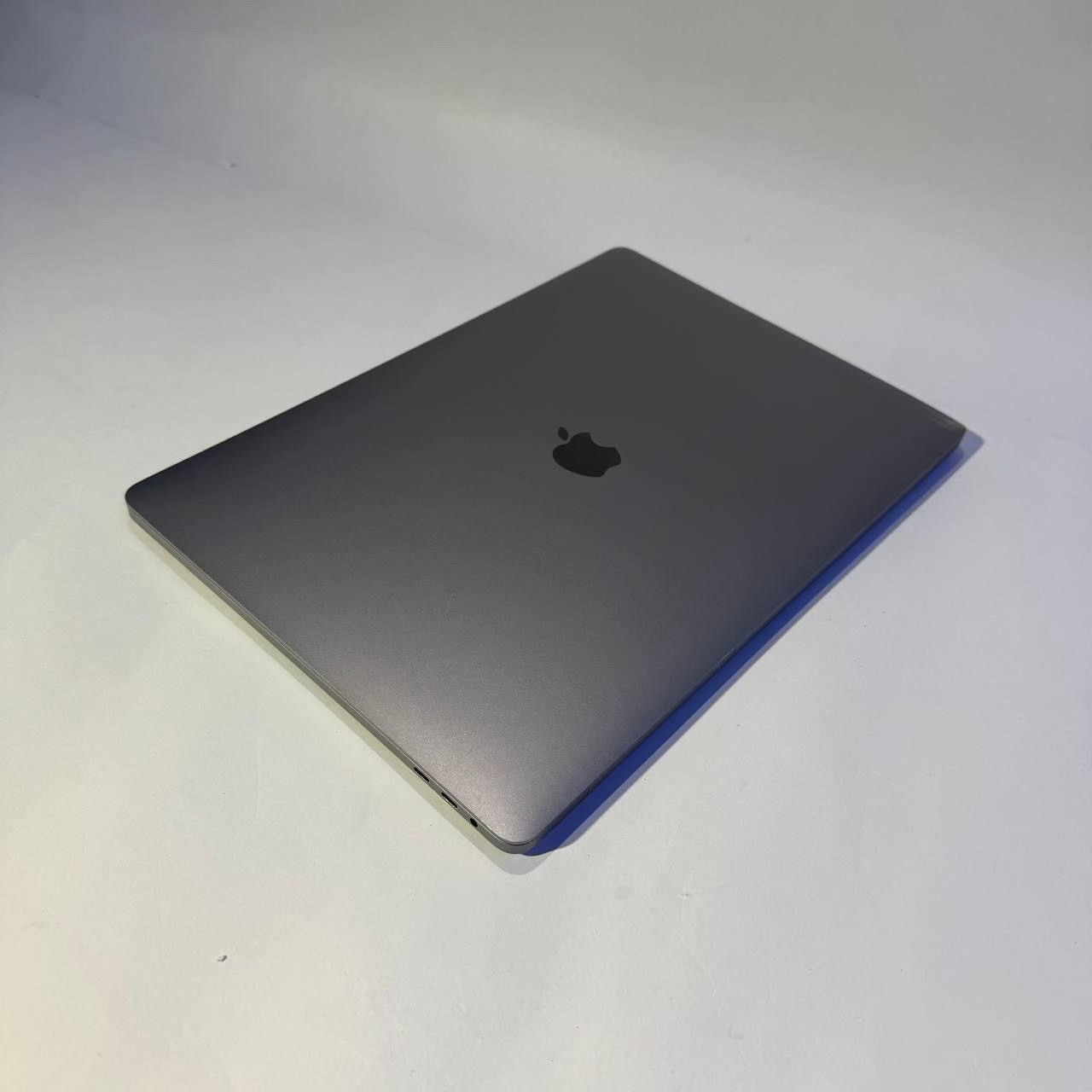 macbook pro 2019
cpu : core i9
ram : 32
gpu : amd 4gb
hard :500 gb بغداد, العراق


**إذا كنت صاحب هذا الإعلان وتريد حذفه لأي سبب، رجاءا أرسل رسالة إلى الدعم الفني**