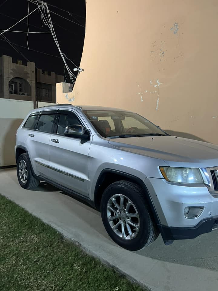 السلام عليكم ، جيب 2011 رقم بغداد وارد امريكي للبيع ضررها الباب الخلفي عكس السايق بي جراد بسيط  موضح بالصورة و الجاملغ الخلفي عكس السايق مصبوغ ، سعرها 155 ورقة و بيها مجال بسيط ، مكان السيارة الأنبار - الفلوجة 
للتواصل 
***********
