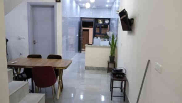 ✨ فرصة استثمارية وسكنية ممتازة في خانقين! ✨
🏠 منزل جديد كلياً للبيع - بناء 2025 حديث
الموقع:
خانقين، حي رمضان، خلف جامع حجية كافية (موقع حيوي ومميز).
المساحة والتفاصيل:
المساحة: 120 متر مربع.
عدد الطوابق: طابق واحد بتصميم عصري ومستغل بالكامل.
حالة البناء: جديد (شهرين فقط من انتهاء العمل).
الميزات والإضافات (تشطيب سوبر ديلوكس):
✅ طابو صرف 100% (سند ملكية قطعي ورسمي).
✅ نظام غاز مركزي متكامل.
✅ منظومة سبالت (أجهزة تبريد) حديثة راكبة.
✅ نظام كاميرات مراقبة متطور.
ا
$ السعر 68 وبي مجال بصيط 
للستفسار (*********** )عبد المؤمن صلاح @
