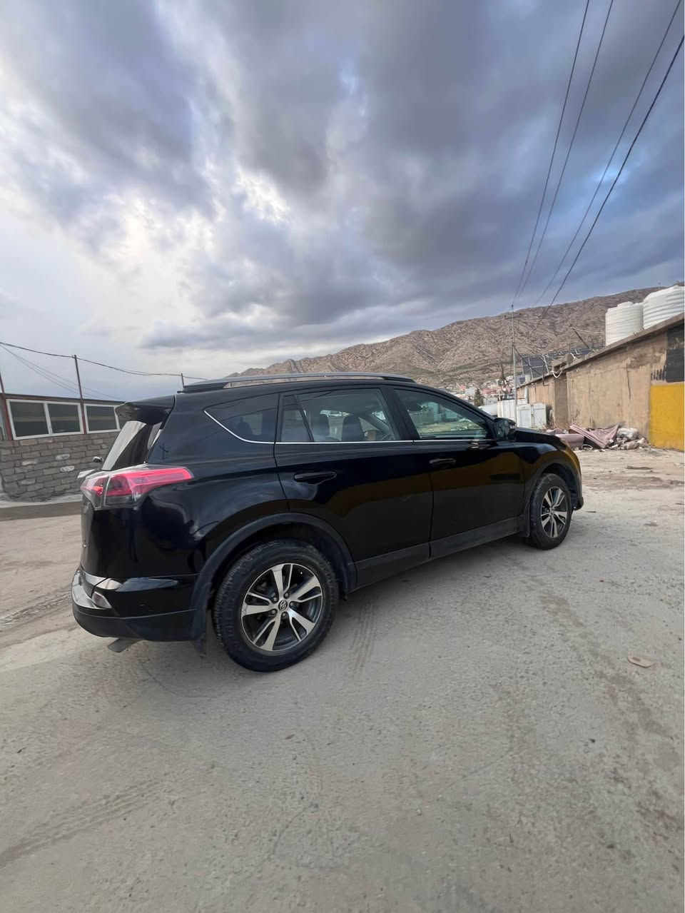 تويوتا رافور موديل ٢٠١٨
كير ومحرك وتبريد بشرط
تحويل وكاله بشرط 
رقم اربيل بس موجوده بدهوك
رقم و سنويه جديده 
تحويل اقل من ساعه 
سياره مكانها دهوك داخل دهوك
سياره مواصفات Le 
بصمه تشغيل و حساس 
رادارات و مرايه كهربائي 
قوديك نشره وتبريد مركزي 
دبل اكسل 
سياره غاز و بنزين 
اكو هوايه مواصفات اخرى 
سياره فقط 
بيها قطعتين صبغ بدون دواخل 
يعني جاملوغ يم سايق مع بونيد 
بس بدون دواخل بشرط 
يعني شواصي ودكم كلها وضع شريكه
سياره مايه ١٠٢ ألف ميل 
مكانها دهوك هيكلها حلو 
سعرها ١٥٩ ورقه 
*********** بيها واتس اب دهوك, العراق
