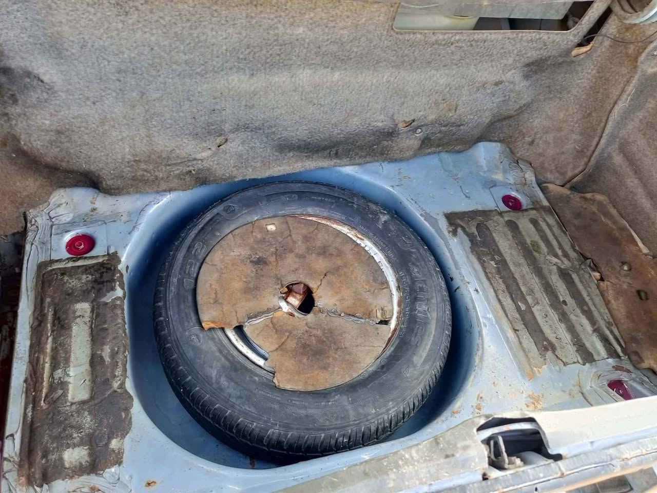 السلام عليكم للبيع سوبر وضع شركه محرك كير كله جدد صدر امامي وخلفي مكان بغداد رقم  الهاتف ***********
