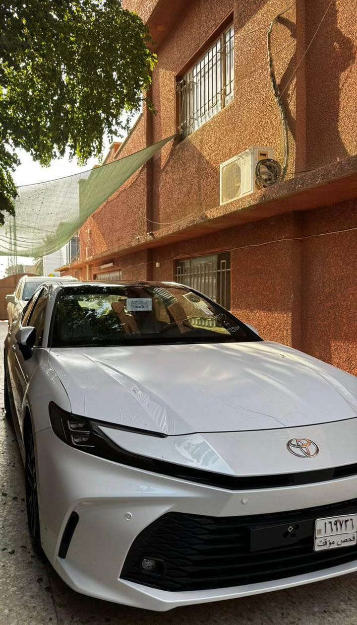 السلام عليكم
🚗🔥 للبيع Toyota Camry 2025 LE بانوراما 🔥🚗  

  السيارة زيرو وكالة عبد اللطيف  💎  

🔷 الموديل: 2025  
🔷 النوع: Camry LE  
🔷 الفتحة: بانوراما 🌤️  
🔷 الممشى: زيرو تقريباً  
🔷 الترقيم: مرقمة كامل 📄  
🔷 الأرضيات: أرضيات بالصندوك ومفروشث ارضيات ربل١٠٠$ 
🔷 المحرك: 2.5 لتر اقتصادي بالوقود ⛽  
🔷 الدفع: أمامي (FWD)  
🔷 الكاميرا: كاميرا خلفية 📷  
🔷 الشاشة: شاشة وسطية مع Apple CarPlay و Android Auto 📱  
🔷 التحكم بالمقود: أزرار تحكم على الستيرن 🎛️  
🔷 مثبت سرعة  
🔷 حساسات  
🔷 بصمة تشغيل 🔑  
🔷 تكييف ممتاز ثنائي 🌬️  
🔷 وسائد هوائية متعددة  
🔷 نظام أمان Toyota Safety Sense 🛡️  
🔷بردة خلفية كهرباء
⚠️ ملاحظة: 
السيارة تحتوي على دوشمة كراسي وارضيات
السعر : 30000$ وبيها مجال بسيط
📩 للتواصل خاص او الرقم *********** بغداد, العراق
