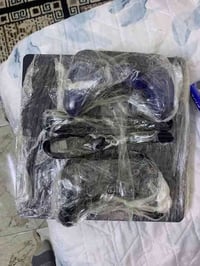 بلي ستيشن 4 للبيع مستخدم شهر واحد بعدة وكالة يجي ويا اقراص هم للبيع ذا...