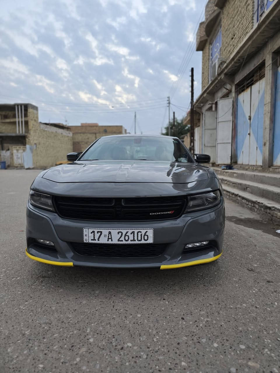 جارجر مديل ١٧ مواصفات sxt سياره نضيفه انضف من الصوره ضربتها  فقط الخشم موضحها بالمنشور وصور الحادث موجوده وبدون ايرباك تريد تستفسر السعر وتفاصيل الحادث واي شي موجود ع رقم هذا واتساب واتصال *********** مكان السياره بالعماره
