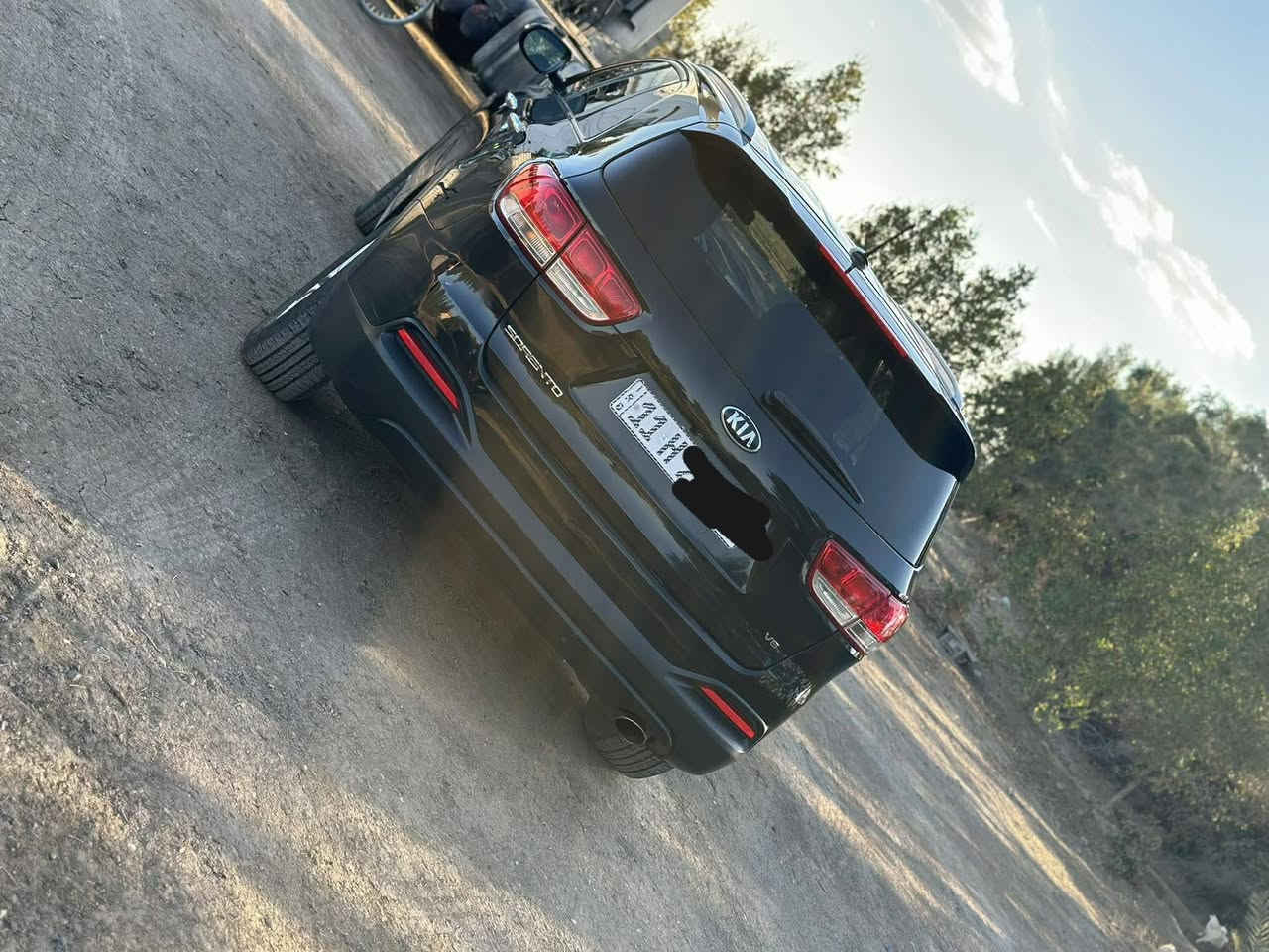 السلام عليكم للبيع سورنتو وارد امريكي  2018مكينه 6 سلندر لون اسود سبعه راكب حادث بنيد تعديل فقط بدون صبغ وباقي سياره كفاله عامه من صبغ وتعديل ماشيه ٧٠ الف ميل سياره فور ويل السعر ١٩٠ وبيها مجال المكان بغداد الطريق السريع دولي يم جسر السادس للاستفسار اتصل
***********
