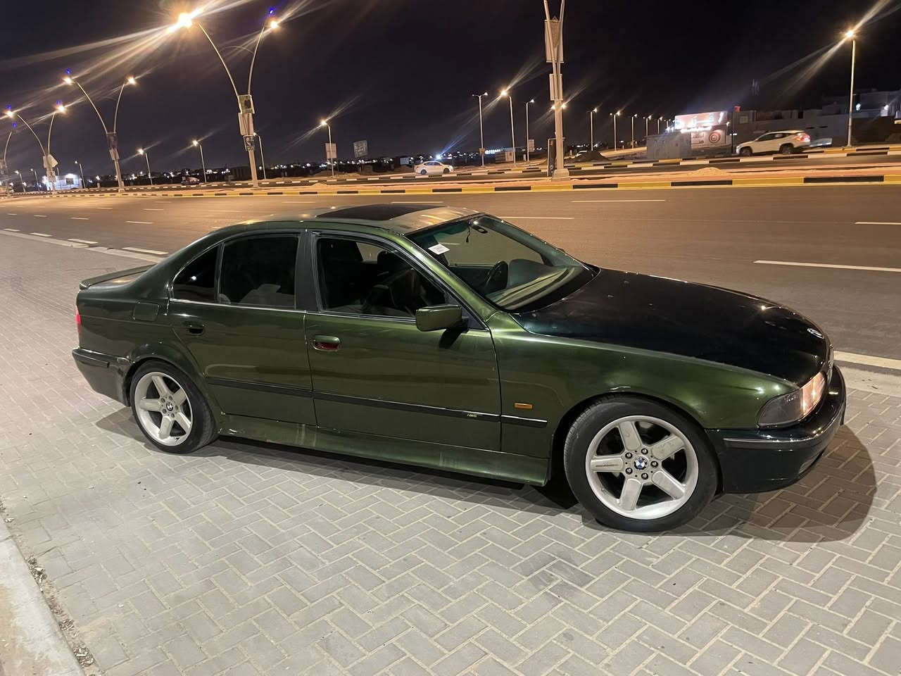 السلام عليكم  
BMW E39 صقر
كشنات كهرباء جلد
فتحه 
السعر 70  بيها مجال بسيط
العنوان /  البصرة
متوفر فقط واتساب 
***********
