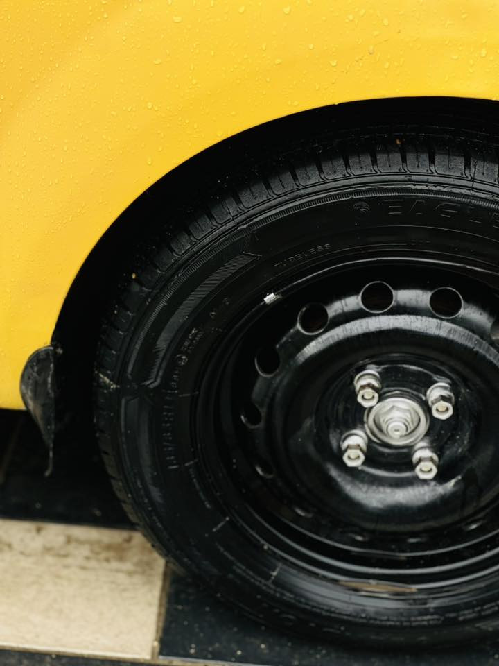 السلام عليكم افيو شركة العامة موديل 2011 رقم جديد بل سنوية بس تروح ترقم سنوية 28 هزه جديدة السيارة بيه جاملغ وشويه بل باب بدون دواخل بدون تبديل ع وضع الشركة صدر جديد تخم تاير تبريد ثلج دواخل كلش نضيفه مكينه مفتوح وجديدة سنتر لك شغال كهربيات كولهة شغاله مدرشمة داخل عسلي جام 4 اوتو سيارة مابيه اي نقص جاهزه      السعر 67 وبيه مجال بسيط
عنواني بغداد 
***********
وبي وتساب
