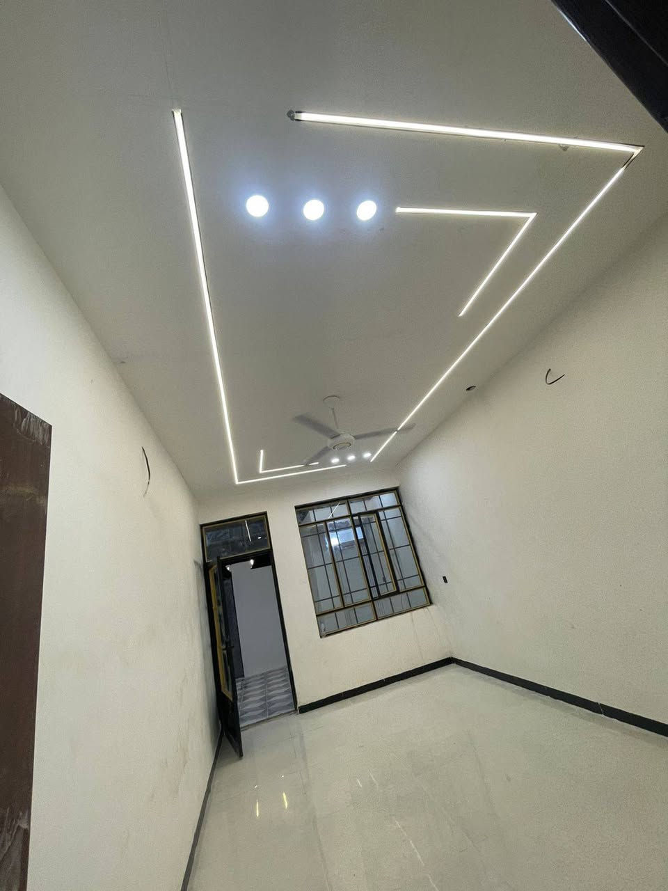 #مشتمل_للبيع 

  🌍 الموقع  / حي الجبيريه الثالثه 
  📌 قرب مسجد باب الريان 

 📐 المساحه  / ( 125m  ) طابقين 
  🧱 بناء حديث درجة أولى  ( صفر ) 💯

  🏠 موقع راقي جدا _ قريب على الشارع العام 

  🔑 فارغ وجاهز للسكن مباشرة 

  💠 يتكون من ثلاث 3 غرف نوم 
                      وصاله واسعه ومطبخ
                          وحمام داخلي وخارجي وكراج كبير 

  💰 السعر  / ( 65  مليون  ) 
        ■■■■■■■■■■■■■■■■■■■■■■■■
           للإستفسار أكثر يمكنم التواصل عبر رقم الهاتف 
                ☎️ ( ***********  )☎️ أبو سيف 

          🙋‍♂️ #أعرض عقارك يمنه وأنته مرتاح بالبيت 🏡
                      وحنه نهتم بالبيع والترويج 

📍 #العنوان_الضباط_الثانيه  📌 مقابل #شارع_ألفين  .
