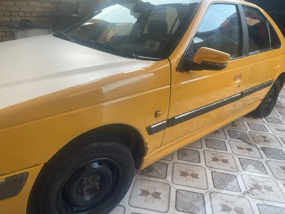 السلام عليكم بيجو بارص موديل 15 رقم بابل بسمي سنويه لل 27  بيها بس باب الوره صبغ  وبيها شويه جراد بالقماره كير محرك تبريد خير من الله باتري جديد رايديتر جديد كازكيت البارحه سويته سلف جديد  كتفات ياباني مال مراوح السعر 45 وبيها مجال قليل مكاني بالحله ورديه خارج
***********
