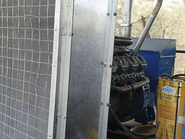 سكانيا 144  013  مكينة ستندر گصه ما مشتغلة موقع توليد 400كيفي بيركز إنكليزي ما مشتغلة بالعراق راديتر 160 الحجم الكبير ما مشاغله كهربائيات جديده حمل 1100 أمبير فعلي المكان كربلاء طوريج للتواصل
***********
