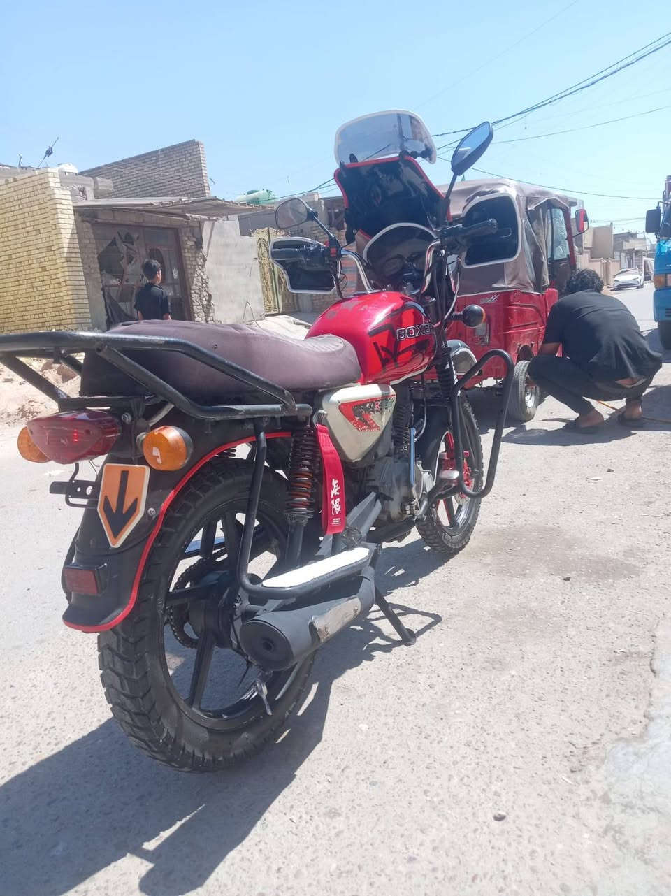 سلام عليكم شباب دراجه بوكسر مديد 22اوراق كامله 7دراجه عليه منضومه زنون ودبل كاسحه جفوف لدات اشاير دبل  مامفتوحه ماشايفه لفيتر دراجه مال بيت تخم تاير جبلي لمحرك عبالك شحن توكف بصفه ماسمعه خير من الله سعر 900وبيهة مجال واتساب *********** ورصيد عنواني بغداد مدينة الصدر لاتسأل شبيهة مابيه كلشي كاتبلك
