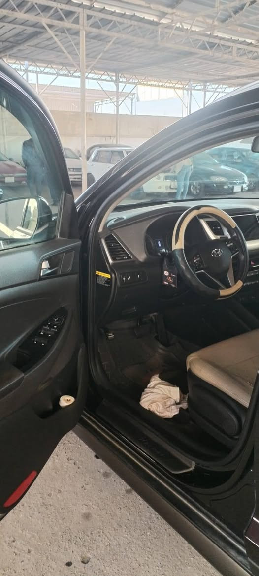 السلام عليكم توسان 2016 فول وارد كندي بدون ضرر بس بوند مطوز رقم اربيل للبيع او مروس التوصل على الرقم ***********. ***********  السعر 160  بيها مجال مكاني الموصل الايسر
