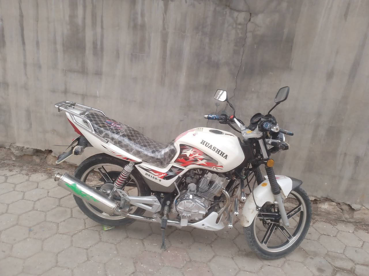 السلام عليكم موتور هيوشه للبيع موديل 23 رمادي شارع 20 السعر 850 ***********
