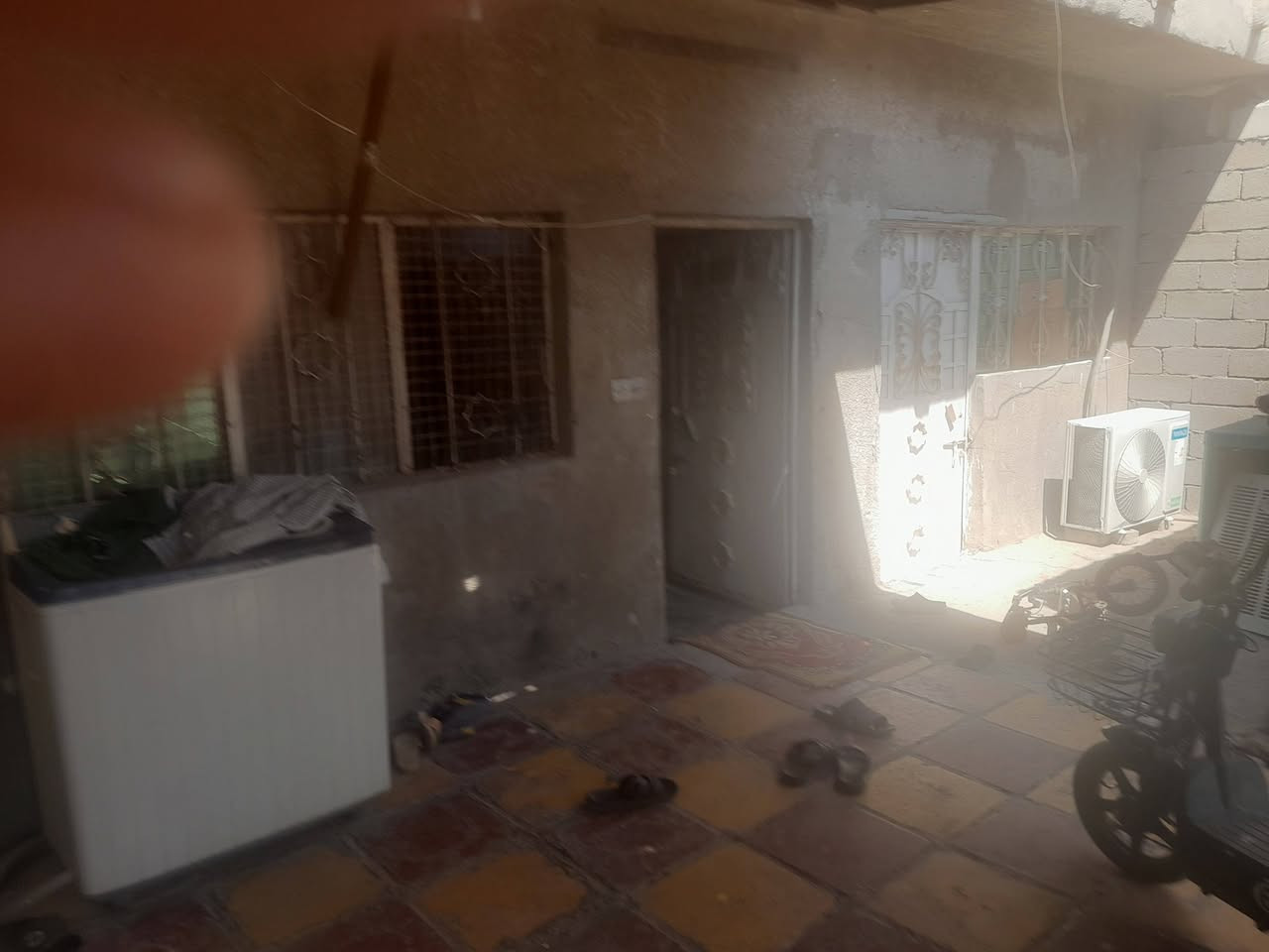 البيت للبيع مساحته 200 بيه تلاث غرف  تجاوز  مجاور عيون البلديات  ***********
