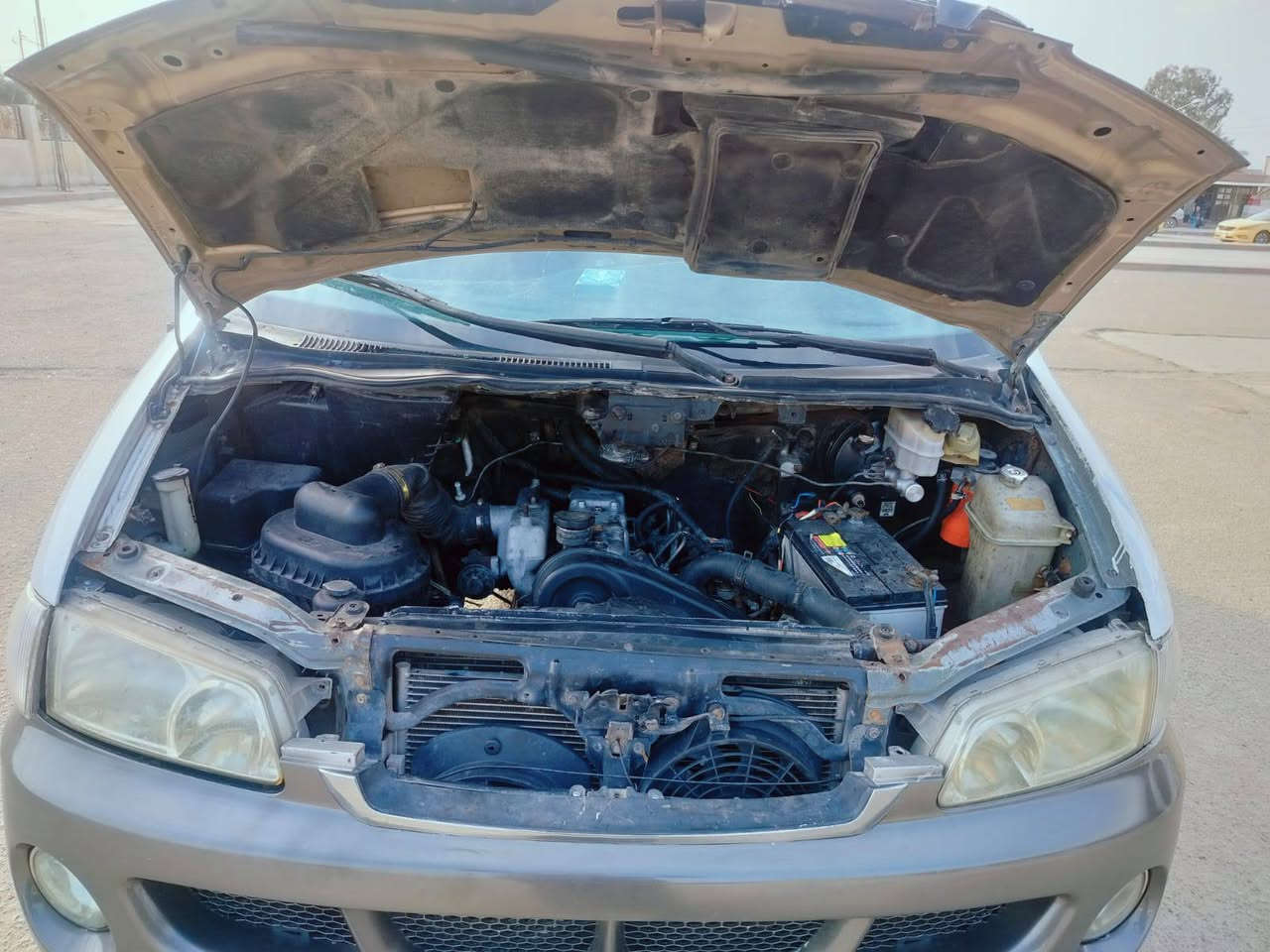 السلام عليكم
ستاركس موديل 2000 رقم ديالى خصوصي انكليزي 8 راكب 
محرك عادي مكفول لا تبخير ولا تنقيص
كير عادي اكسل خير من الله 
شواصي واحد بلادي والثاني معمر
مكفوله من الضربه 
مصبوغه قرار مرور
تبريد شغال وخير من الله 
كهربائيات كلها شغاله 
جاهزه من كلشي 
السعر
 ***********
***********
