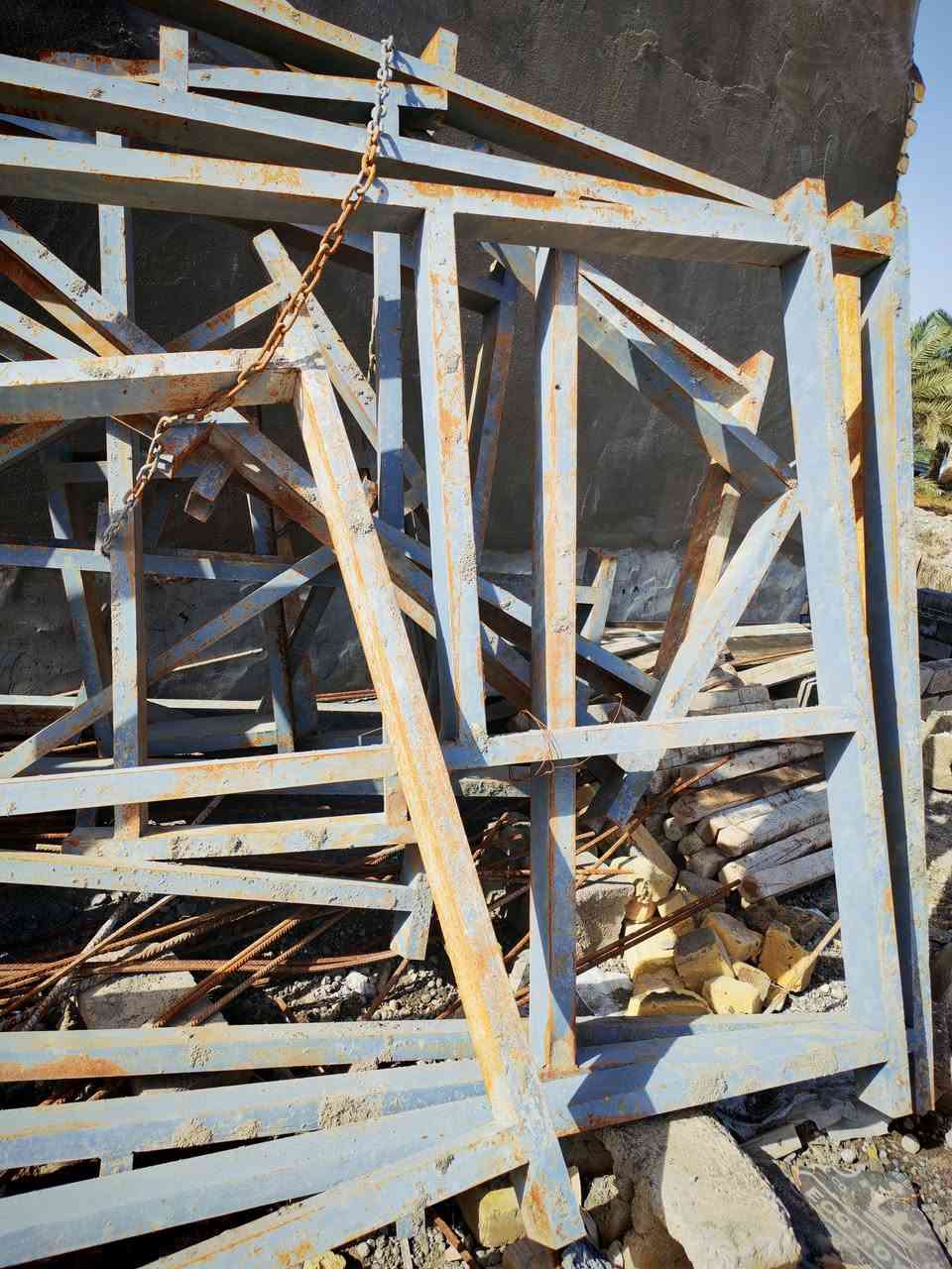 السلام عليكم  افريم ابواب وشبابيك بيت كامل للبيع نوع الحديد اوكراني الاتصال ب *********** وات ساب
