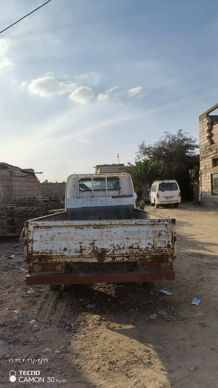 سلام عليكم عندي سياره للبيع سامسونك راعيها ما اندله سياره أبيعها كومه حديد شقاله السعر20ورقه وبيها مجال للاستفسار علا لارقام ضاهره ***********//
