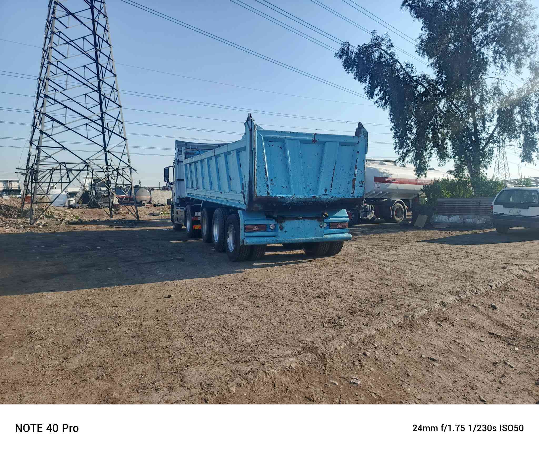 السلام وعليكم نساف للبيع طخم تايات رقم الهاتف /***********//***********
