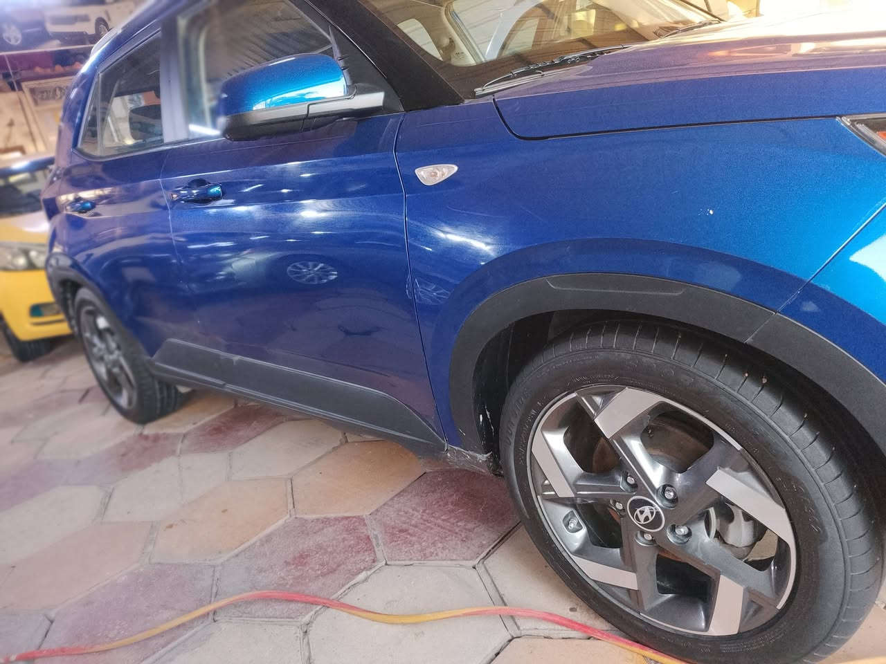 السلام عليكم 
هونداي فينيو موديل 22 ورد مريكي الحادث موجود بل منشور. ماشيه سياره 41 رقم بغداد نكليزي سنويا جديد تحويل ثاني يوم..  كير محرك تبريد مكينه كفاله عامه 
تخم تاير شواصي مكفولات بلادي 
دوخل نظيفه سياره حلو معنا الكمله بل عافيه 
نص فول سياره 
محرك 1600 دوش 
سعار سياره 132بي مجال حك جيتك العمله 
العنوان بغداد الحبيبيه نتصل تدلل 
***********
