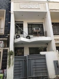 بيت للبيع في منطقه الدوره شارع الملآ مقابيل شارع الشرطة مساحه البيت 57...