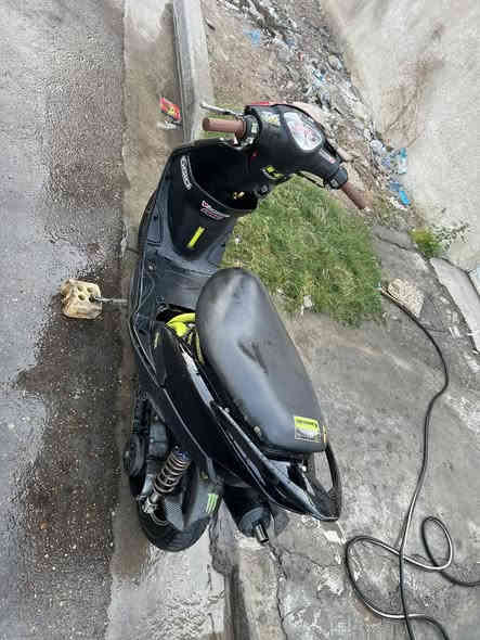 سلام عليكم دراجة ماكس عدلة  للبيع دراجة نظيفة مكينة نشطة شلعة ومعدل  السعر 450 العنوان بغداد حي الخضراء 
غير متواجد على الفيس 
للتواصل ***********
