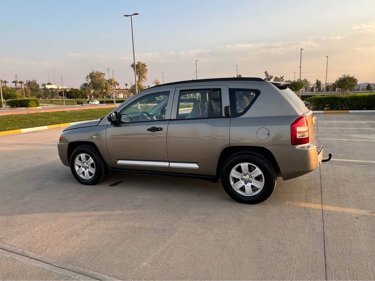 السلام عليكم
السعر فقط 71 📍ومجال
للبيع او مراوسه برقم شمالي جيب كومباس موديل 2007 محرك 4 سلندر حجم المحرك 2400 السياره فول فول مواصفات 1/1 السياره گير محرك طخم تايرات كله شرط كهربائيات كلها شرط السياره بيها 3 قطع صبغ بدون دواخل وبدون ضربه سياره جاهزه وحلوه تحويل تريد او وكاله حاظر وغرامات شرط السعر 71 ورقه ومجال وعليها 300$ دولار غرامه ينزل من السعر مكان السياره اربيل للتواصل الاتصال
***********- بي واتساب
***********- بي واتساب
*********** أربيل, العراق
