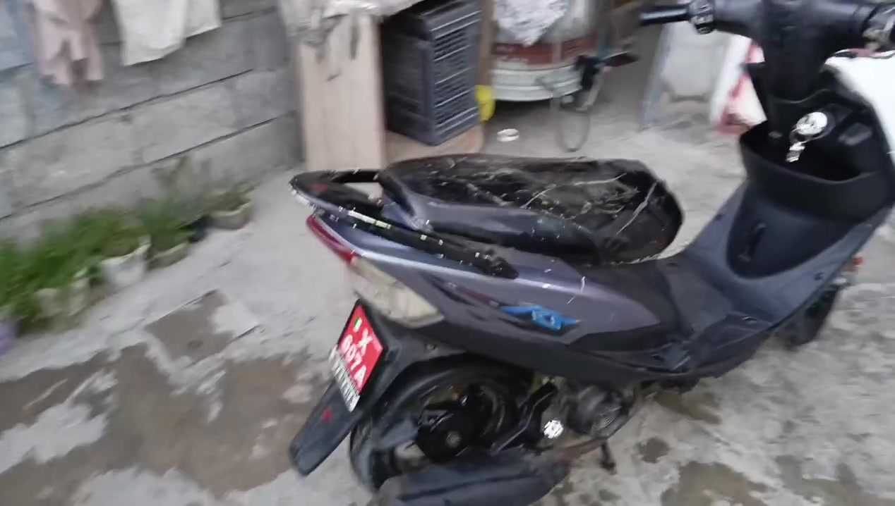 السلام عليكم من رخصت الادمن دراجه ماكس عدله للبيع محرك مكفول اوراق منفيس ومكاتبه بسمي  سعره 650وبيها مجال لشراي مكاني عويريج حي مقابل مخابز باب الاغا موجود خاص وهذا رقمي بي واتساب ***********
