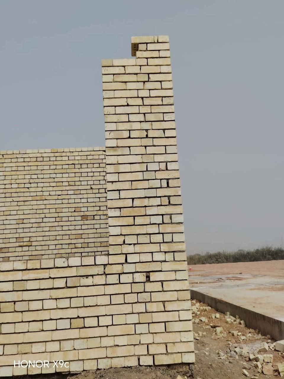 سلام عليكم خلفه بناء ولبخ شرط نضافه العمل نشتغل كل شيء متفرقين انشالله ***********
