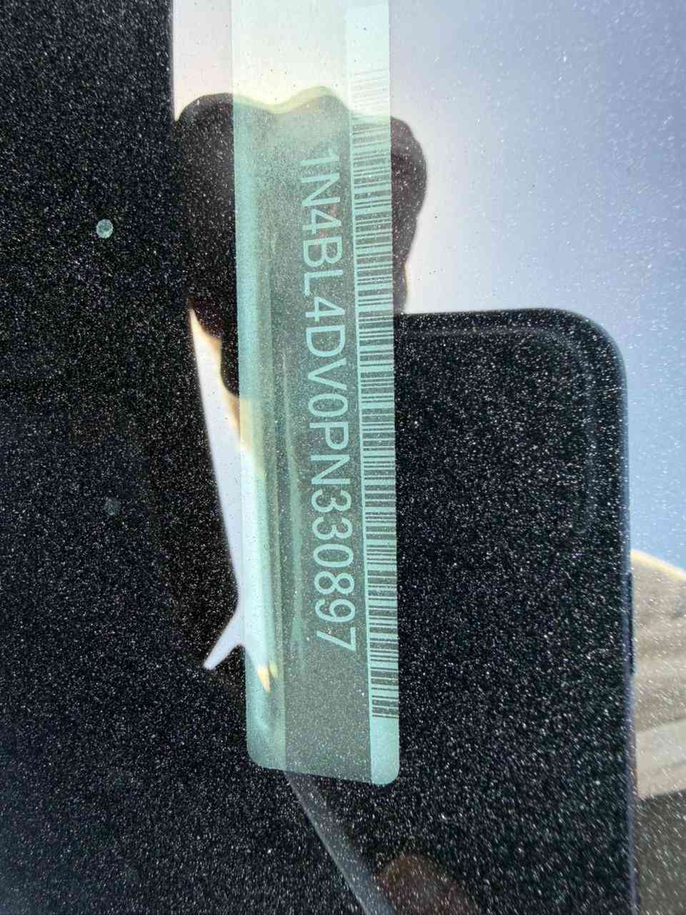 السلام عليكم عندي نيسان التيما موديل 23 شكل 24 SV لون سلفر رقم سليمانية حادثها جاملغ  خلف السائق مصبوغ بجم كبس السيارة جديدة ماشية 28 الف كيلو رايدها ب190 وبيها مجال بسيط للاستفسار***********
