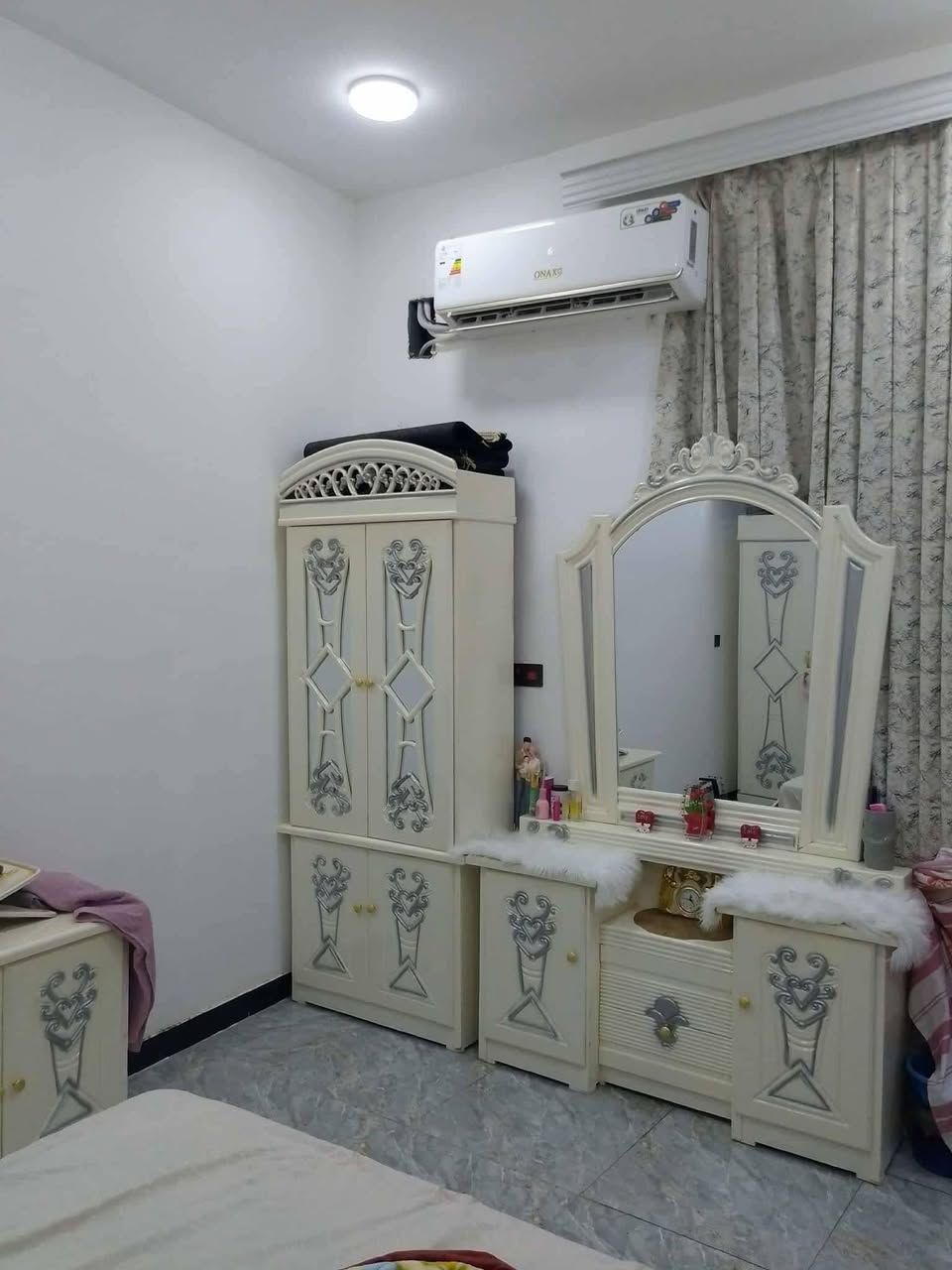 #معروض_لدينا
بيت للبيع #مناسب طابو صرف 100م امامي بصف الركن
يحتوي على/ غرفه وديوانيه وصاله ومطبخ وصحيات ومتوفر 
العنوان/ الفداء شارع المدارس قرب المدرسه الصينيه الجديده البيت #مطلوب_اسكان ٢٣مليون القصد الشهري140الف تسديد الاسكان 
السعر الكلي 110
يعني المشتري يستقطع ال23 يحولهن عليه وينطي الباقي 87 للبايع
____________________________
نستقبل كافة العروض العقاريه لبيع القطع والبيوت #والأيجارات الطابو والزراعي ونعمل على بيعها سريعآ
 ان شاء الله في جميع انحاء الناصريه 
ماعليك سوى مراسلتنا او الاتصال على الرقم 

____________***********  _________
وسنكون في خدمتكم غايتنا رضاكم والمصداقيه في العمل شعارنا
