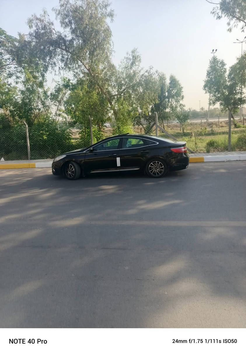 ازيرا 2014 خليجي فول موصفات vip
مكينة 3500 
السيارة كفالة بيها نص بنيد صبغ
نقصها بس صدرها 70‎%‎  فقط
فتحة بانوراما 
بصمة تشغيل  ابواب ترحيب 
مري شفط. 
كشنات مساج خزن 
3 بردات خلفية 
سايد بريك بصمة 
مكان بغداد الامين 
***********
