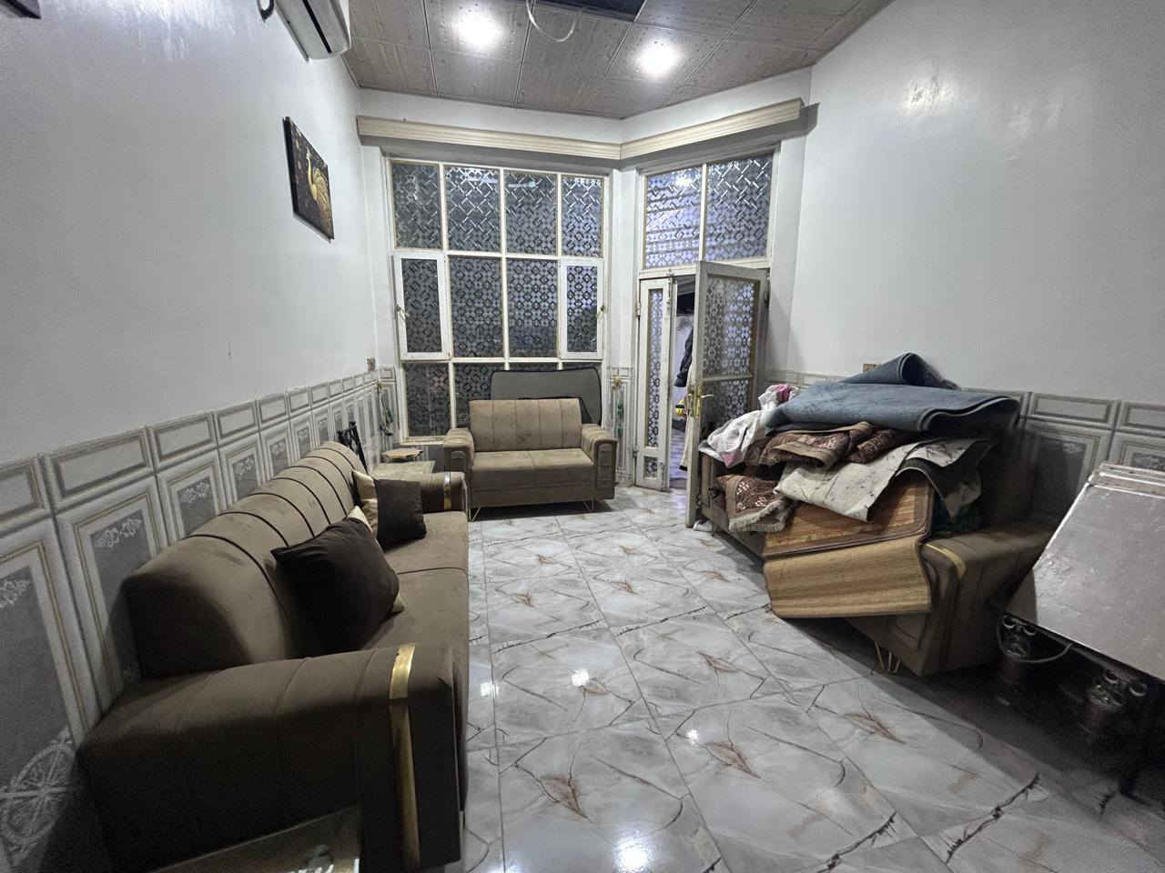 السلام عليكم
غرفه نوم 300
كنتور بابين تساكم 200
ديوان 300
تخم 250
مبرده لوك جديده 150
***********
