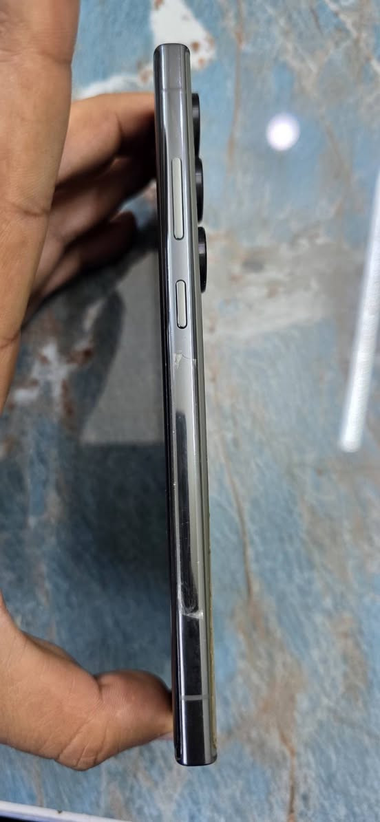 S23 ULTRA للبيع
جديد نظافة ١٠٠٪ شرق اوسط خطين بعده بالاصق لون مميز زيتوني مع (٧)كفرات هدية   كولهن ماركات ماك سيف لاصق مات مضلل مع حماية كامرات  كامل ملحقات مع باكيت وكارت ضمان شراي االسعر خاص


**إذا كنت صاحب هذا الإعلان وتريد حذفه لأي سبب، رجاءا أرسل رسالة إلى الدعم الفني**