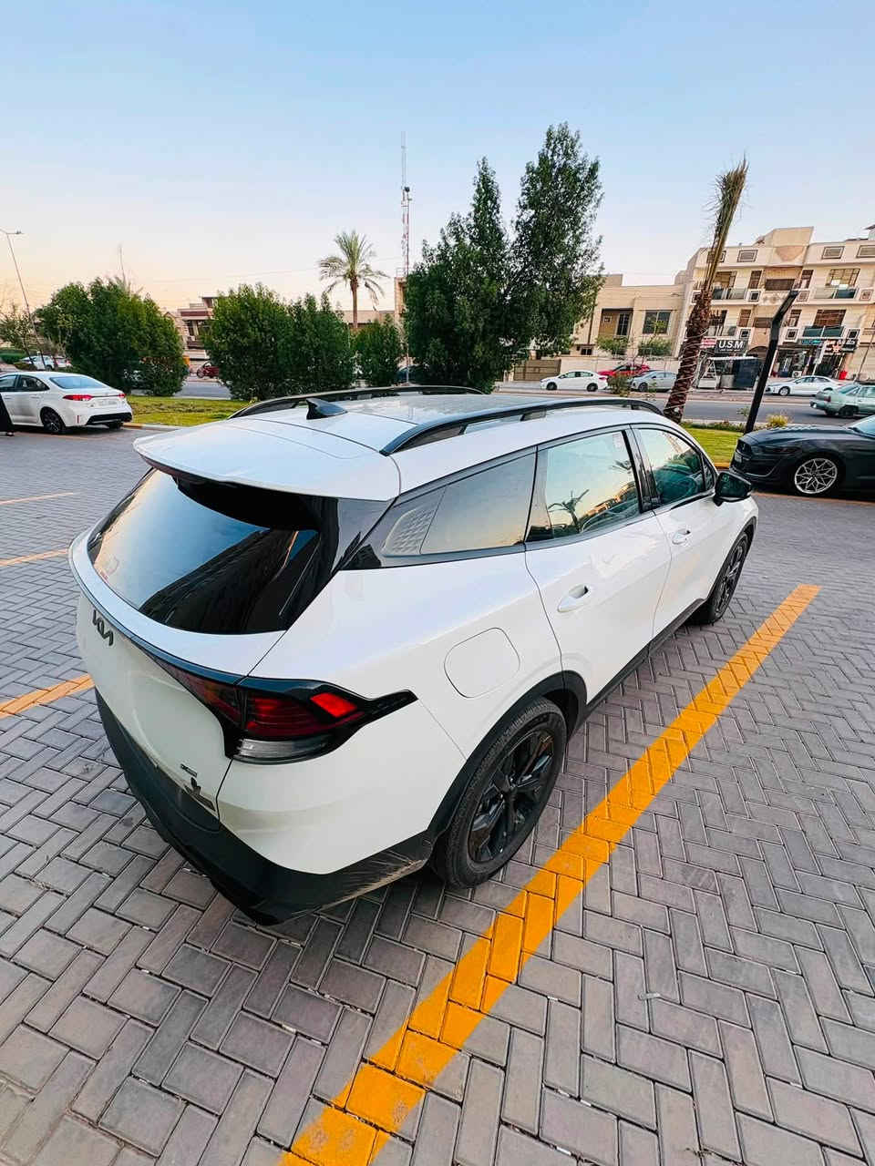 السلام عليكم
سبورتج 2025 هايبرد فول مواصفات 
المكينه : 1600 تيوبو + نظام هايبرد + شحن بلك ان 
           الايرباك : سليم 
الضرر : موضح بالصور كلين ولا قطعه مبدله فقط صبغ ربع دعاميه و بارد بالجاملغ 

المواصفات 
1. شاشه كبيره 

2. بصمه

3. شحن وايرليس

4.تشغيل عن بعد 

5. كامرا

6. رادارات جانبيه

7. رادار امامي

8. لايتات لد 

9. بكلايت لد 

10. كشنات جلد

11.هيترات بالكشنات

12. ويل كب 

13.اشاير بالمري

14.كيجات دجيتل  

15. قطعتين تبريد 

16. تبريد بيانو 

17. تحكم 

18. نظام سبورت ايكو عادي

19. فور ويل 4x4

20.ايقاف ذاتي اوتو ستوب

21.حساسات خلفيه

22. اوتو هولد 

23. نظام منحدرات 

24. كشن السايق كهرباء

25. بنوراما
السياره رقم اربيل تحويل ثاني يوم باسمي 
السعر: 225 وبيها مجال 
***********
