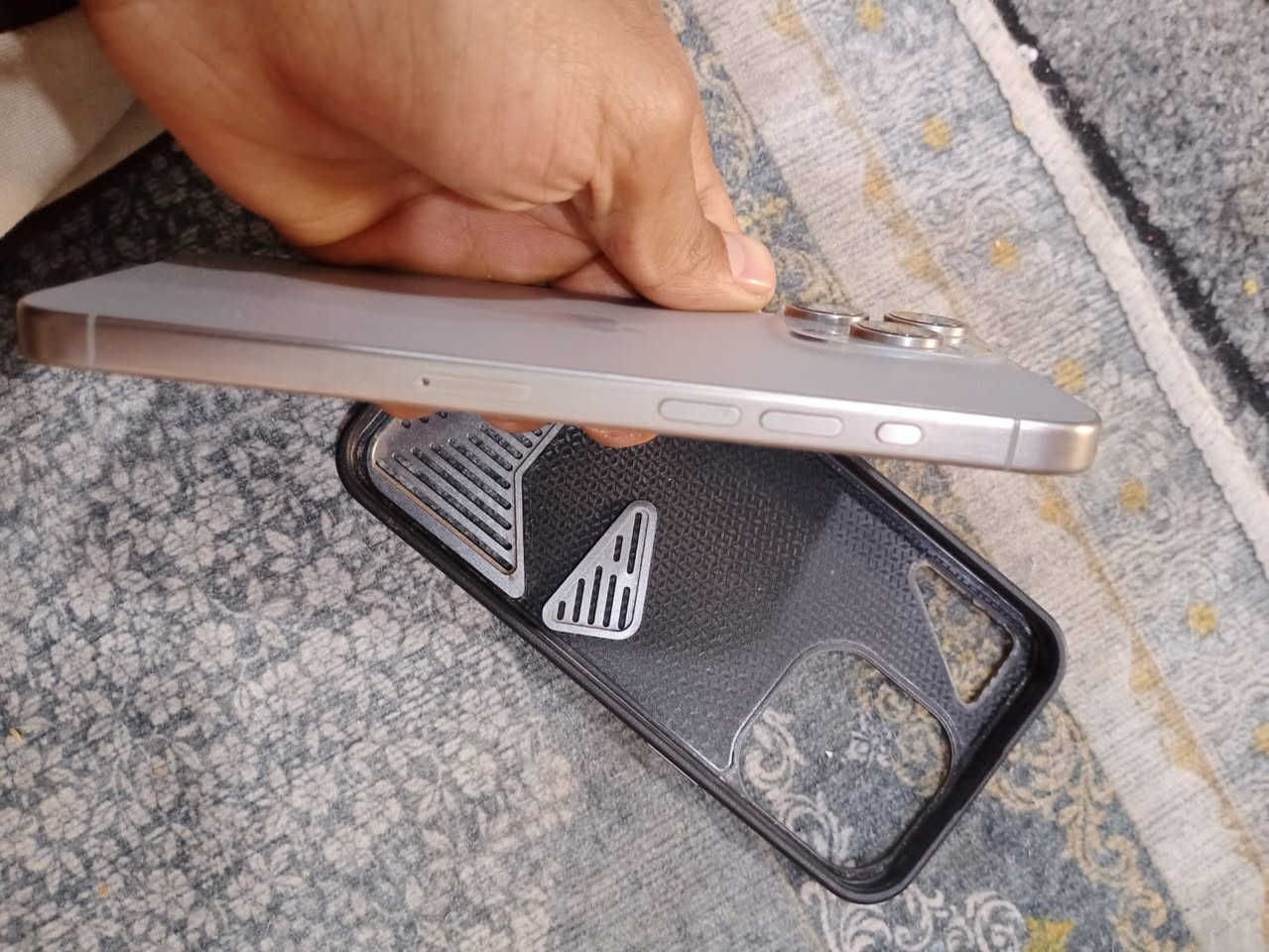 ايفون ١٥برو ماكس بطاريه٩١ ذاكره٢٥٦ الجهاز مامفتوح تفحص النديه كله +بي كسر بلبلازمه تصليه ب١٥٠ بمكتب ابل ستور +كامل ملحقاته نهايته الجهاز ٧٥٠) مكاني قضاء المنديه***********
