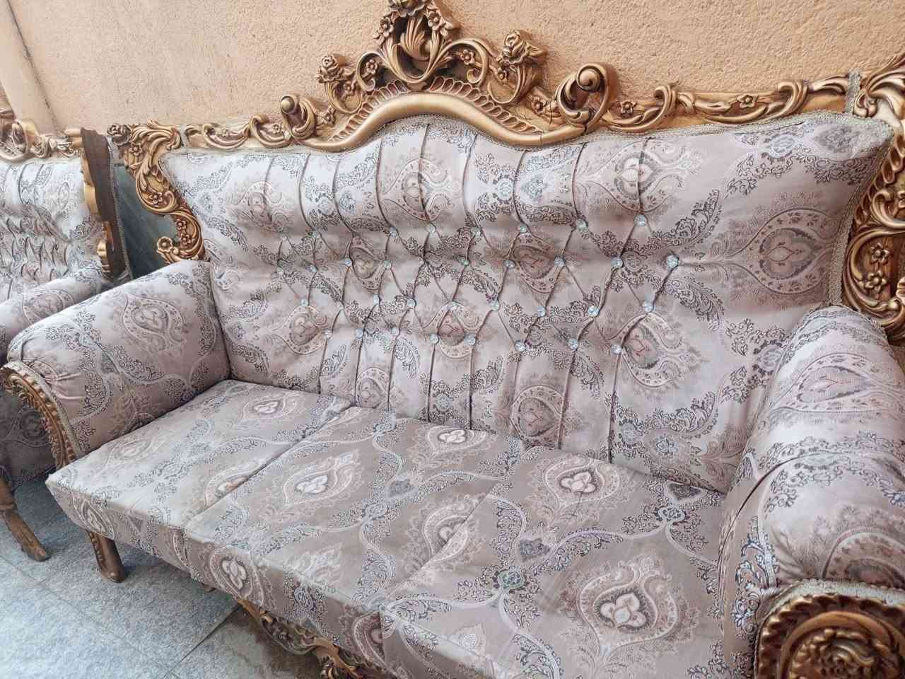 يالله تخم ملكي 5قطع 10مقاعد جديد ونضيف مابي أي ضرر السعر 325 وبي مجال لشراي ناصريه مركز ***********
