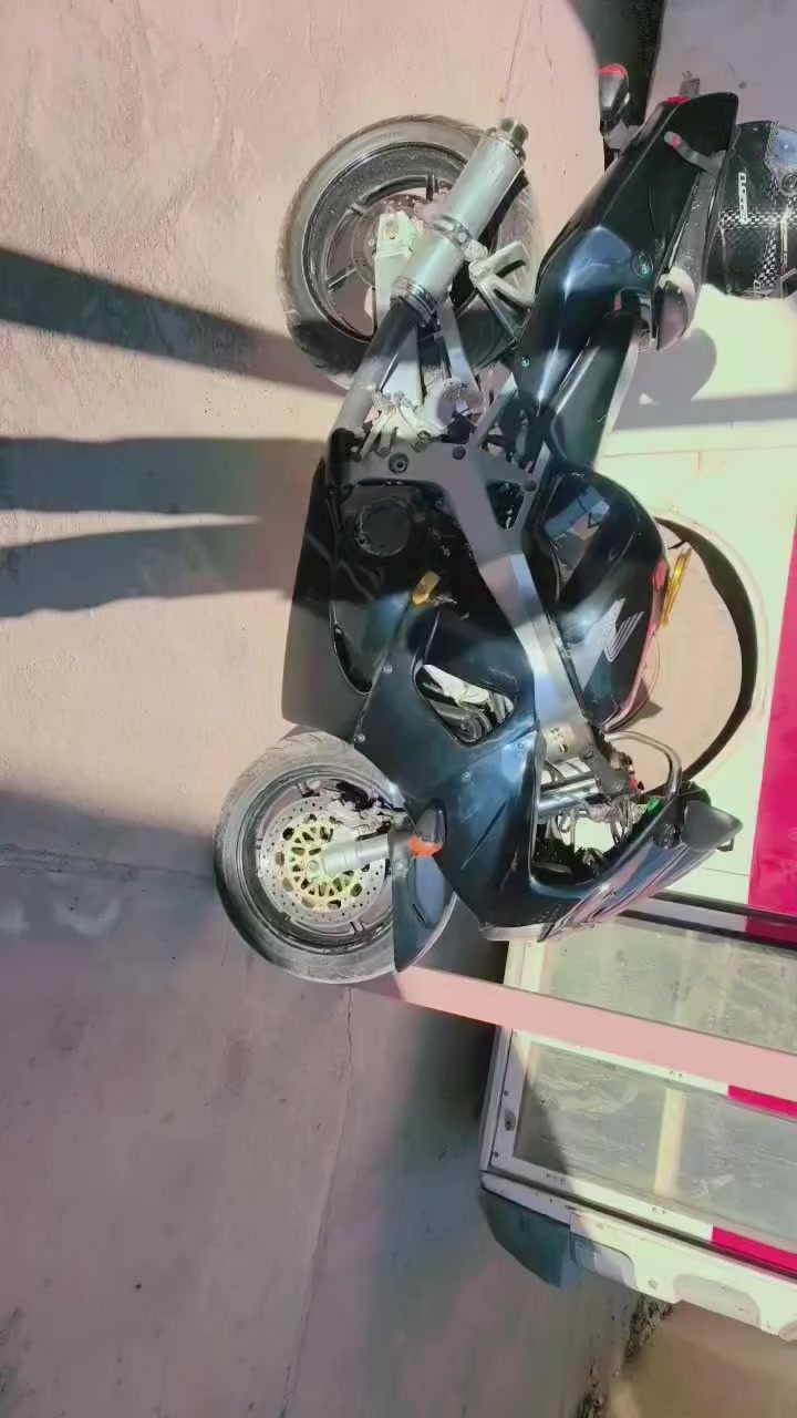 بطح cbr919 جاهزة من كلشي سرعه 300 اول وثاني وثالث بطناش شرط تاكل الكاع ادامه قبل يومين
تايرات جدد
ابريكات جدد
زنجيل جديد  
كفرات مصبوغه جدد
كلجات جدد
اشاير هورن سلف اضويه كل الكهربائيات شغاله 
حماوة تنساهة 
تزويدات كبال العين بلمقطع واضح مفتوحه مرة وحدة قبل 4سنوات تنسه شي اسمه حماوة  مرايات جدد سعرهة 16ورقه وياهة مكاتبه المعرض الطالعه منه  الاستفسار الاتصال على الرقم ***********
