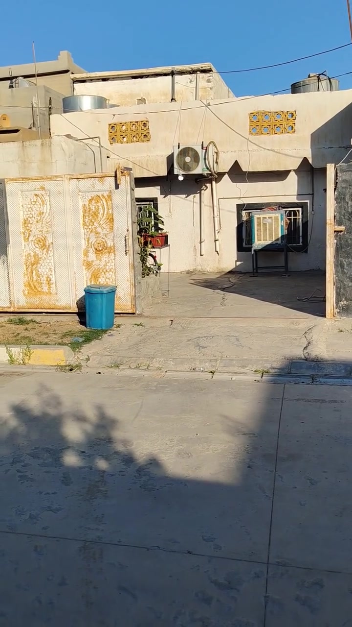 اعاده النشر بيت للبيع مستعجل بسعر مناسب ٤٨ بحي الثوره ١٥٠متر غرفتين وهول وربعه وحمام داخلي هلا بلشرايه *********** اتصل
