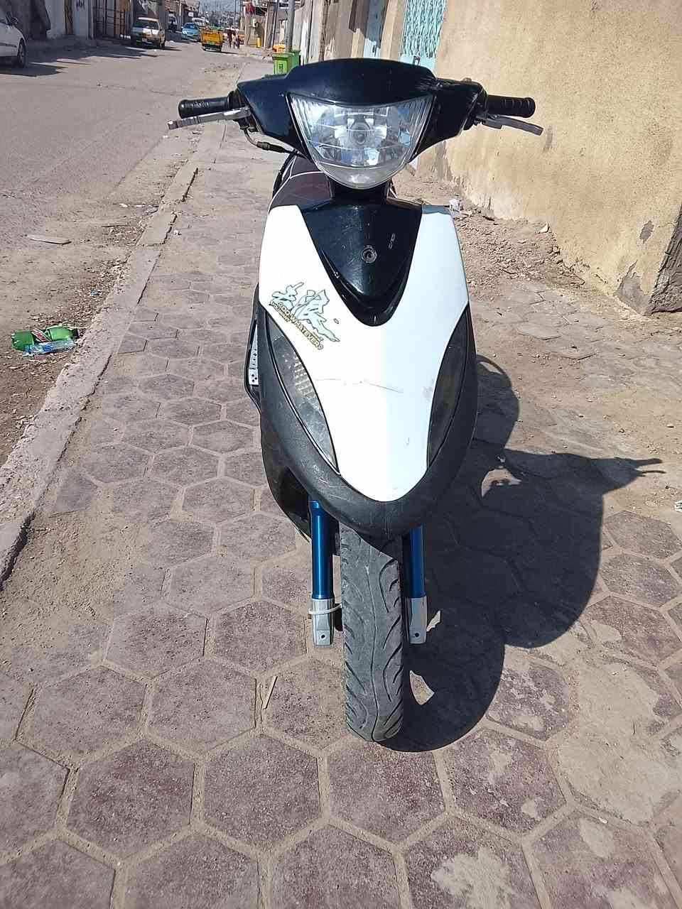 ماكس جاهزه وكلشي شغال سلف شغال وهندر شغال اشاير تشتغل بريك وره شغال والبربك الكدام شغال هم هورن شغال كلوب عالي وناصي شغال اصطب مزود نشره ورماش دبلات  مزودة سعرهه ٦٥٠ وبي مجال قلبل و عمبار بربك مزود و يدات بريك مزودات والمكينه شرط خرسه ماتنسمع شغاله واوكف يمه ماتسمعه المكينة موجوده بصور يمك لاتكلي مفتوحه لولا الي يريد يشتري يجي يفحص ويقتنع ياله ياخذه الدراجة تخبل لاتكلي بعد  شبيه مابيه مكاني موفقية رقميي
***********
