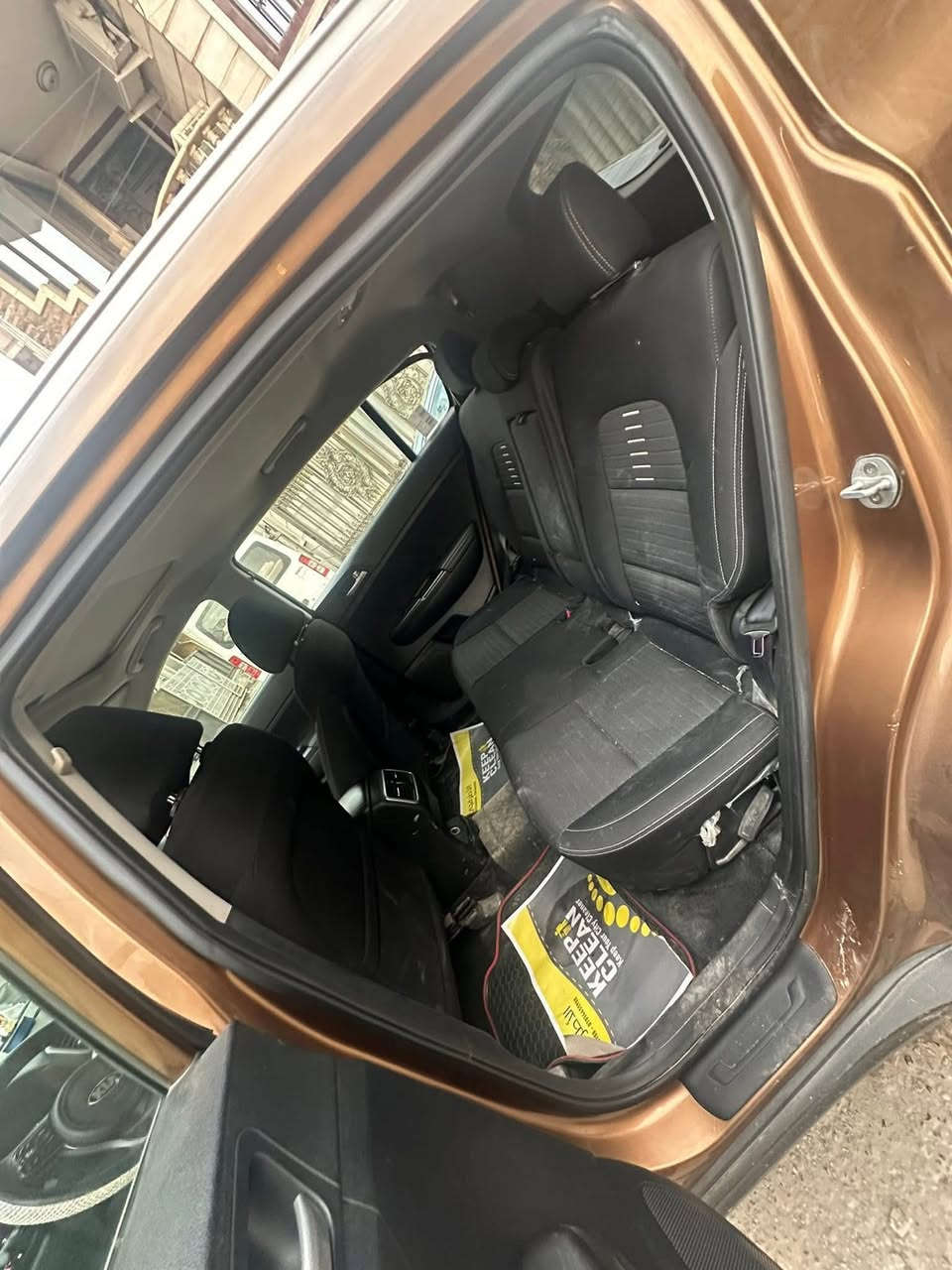 سلام وعليكم
سبورتج وارد امريكي

فتحه 

كراسي 

كهرباء 

وهيتر

سويج 

سياره قطعتين صبغ 

بيها 

موديل 2017

ماشيه 93 

رقم اربيل

سياره محرك جيتي لاين

سعره ***********
