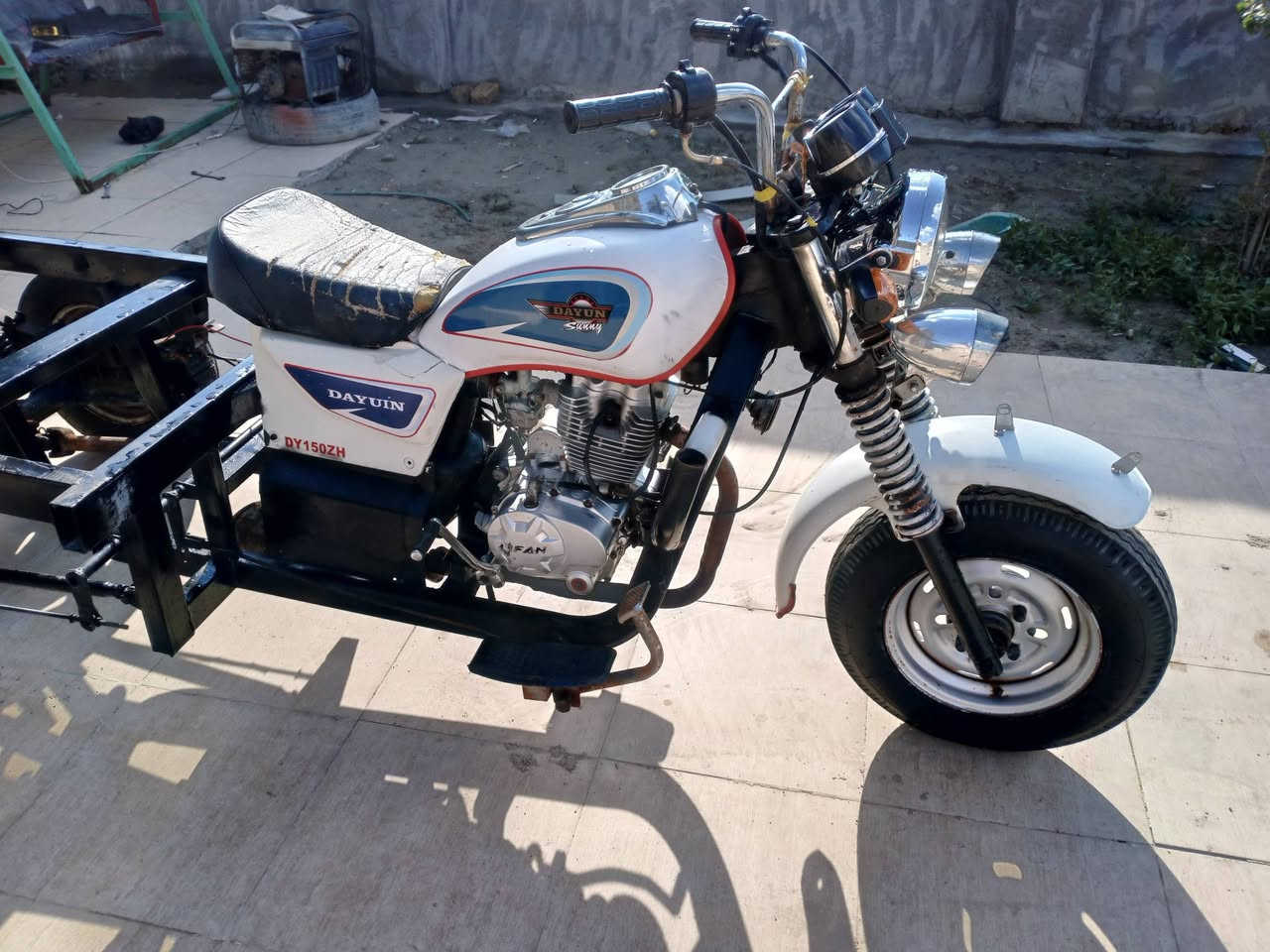 سلام عليكم ستوته للبيع موديل 2014 شاصي مكفول جويت لحيم مابي أوراق كامله جدد مكينه برغي ما مفتوح بيهه جديده  كهربائيات شغاله مكان سوق الشيوخ السعر 1300 وبيه مجال ***********
