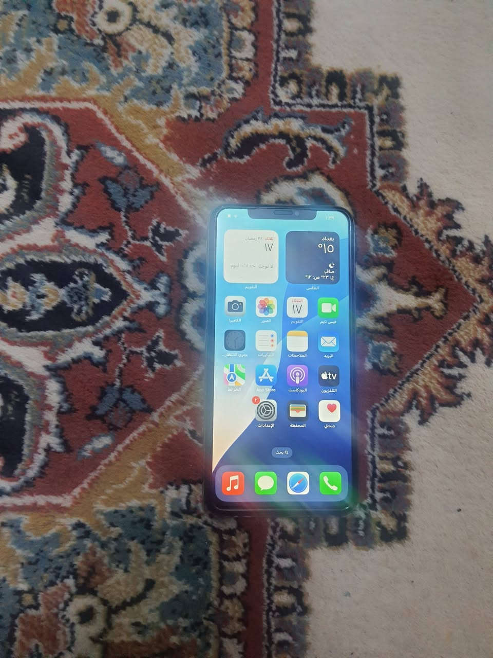 ايفون اكس اس ماكس ذاكره ٦٤ الجهاز فقط سماعه مخابره واكفه ومبدل بطاريه اصليه جهاز شغال سعره ١٢٥ الف مراسله واتساب *********** مكاني بغداد
