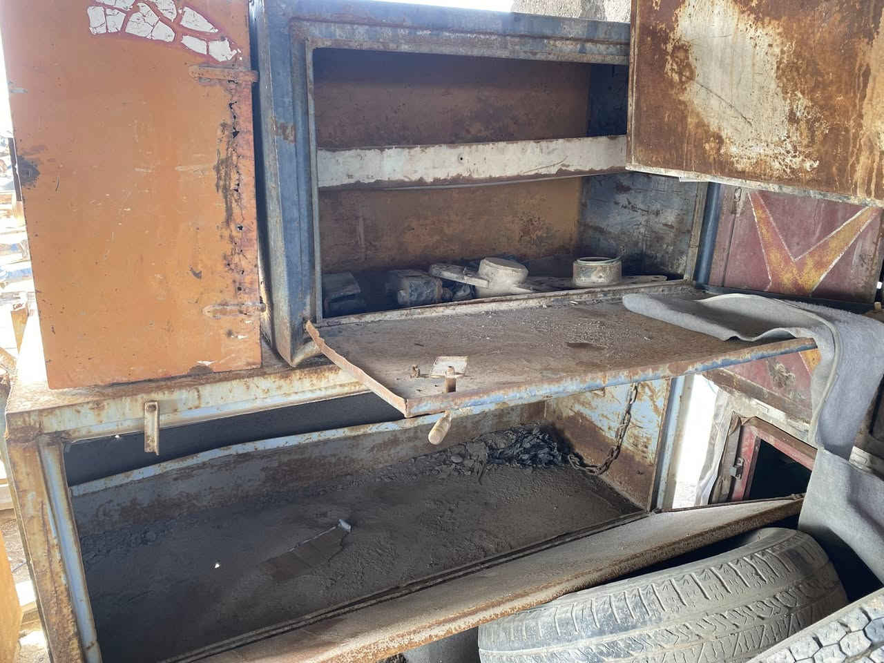 صناديق.
***********
