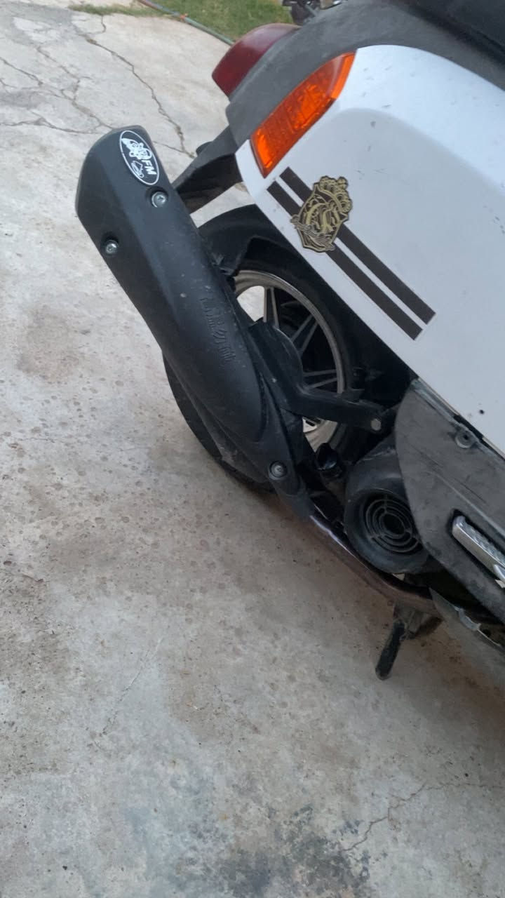 بوليس كابريتر  دراجه حلوه بيه صالنصه أف أم بيه ويلات ودبل رياضي
دراجه تخبل ماناقصه شي للبيع مستعجل  وهاذ رقم (***********)موجود واتساب
